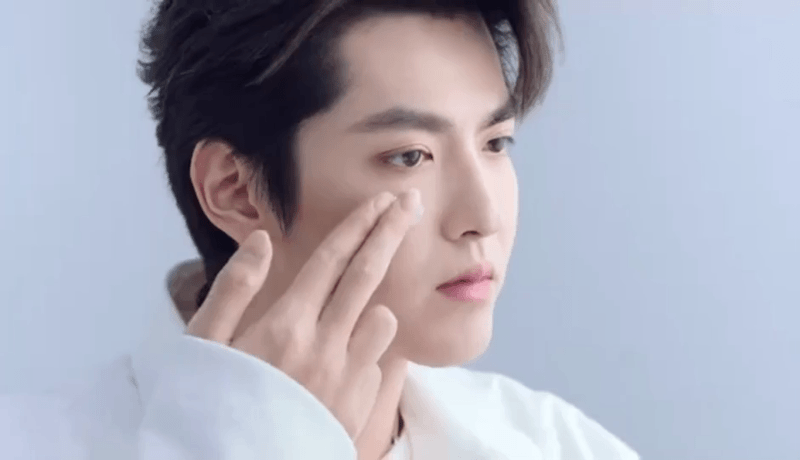 兰蔻公开吴亦凡全新tvc大片 夏天当然是和穿白衬衫的凡凡最配啦!