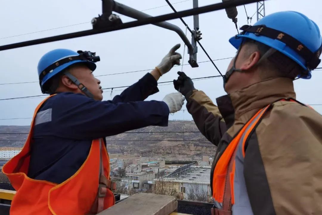 晋煤外运通道瓦日铁路展开春季集中修施工
