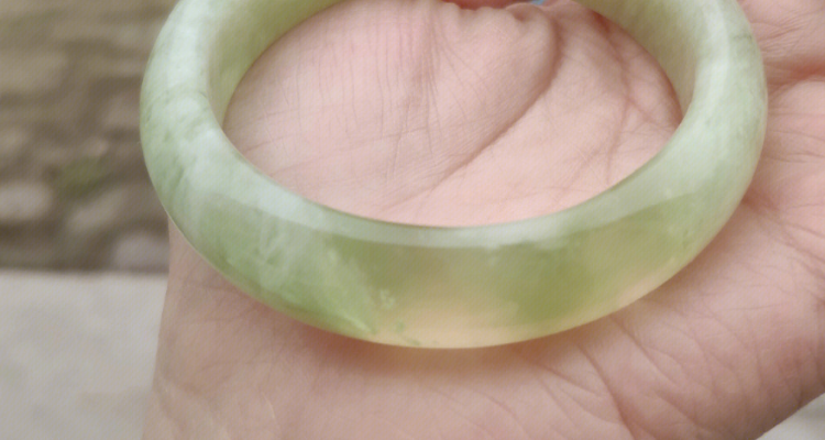 岫玉跑水什么意思