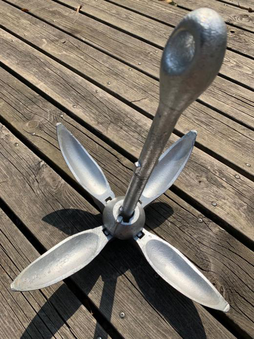 其过程大致是:船上以锚链或锚索连接的锚抛入水中着地,并使其啮入土中