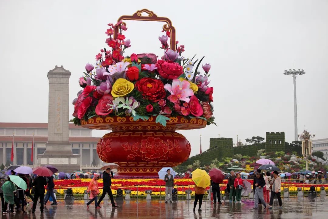 祝福祖国巨型花篮正式亮相,盘点十年国庆花篮