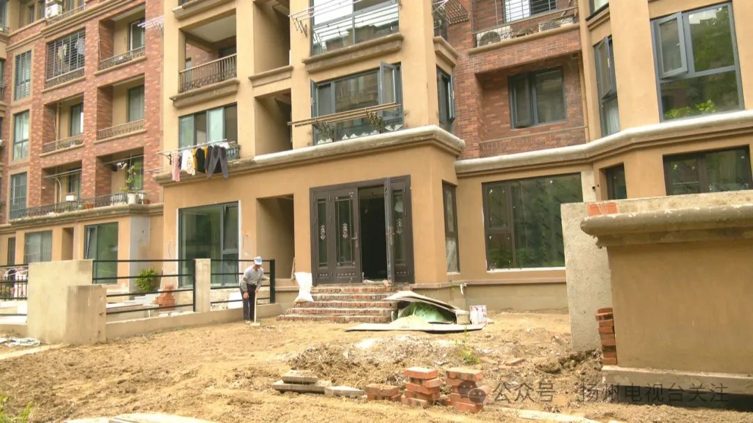 江都中远欧洲城:业主毁绿圈地 拆违"留尾巴"?