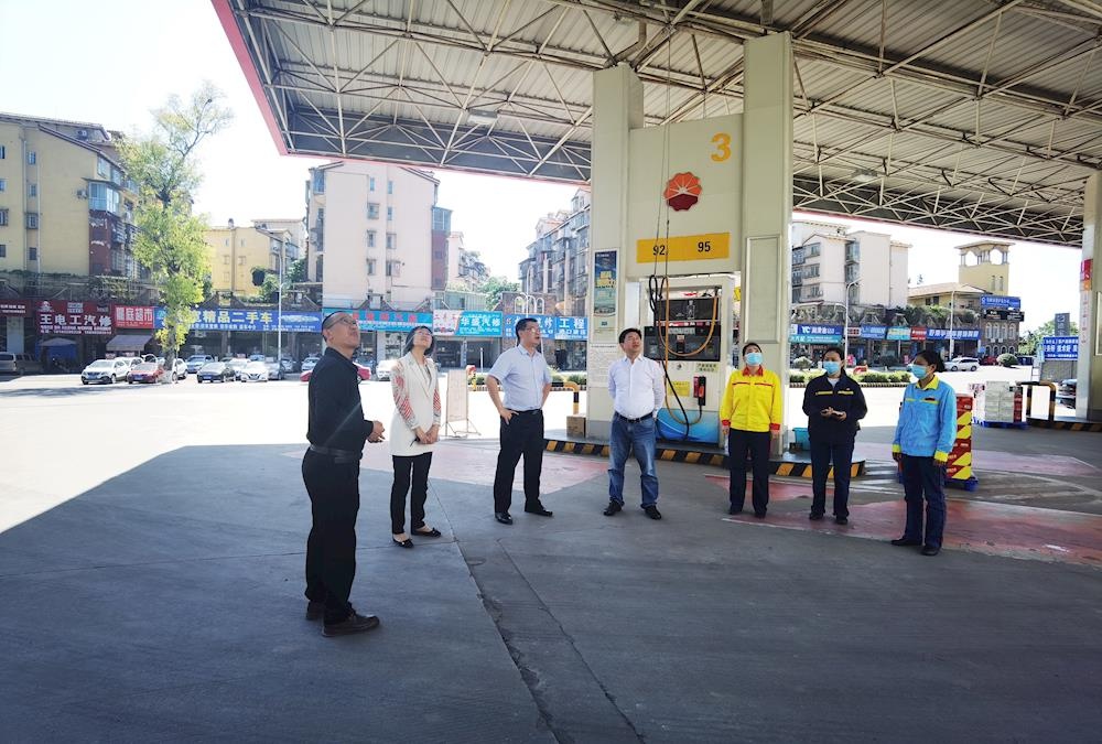 周昌海局长督导泸县林区输配电火灾隐患排查治理工作