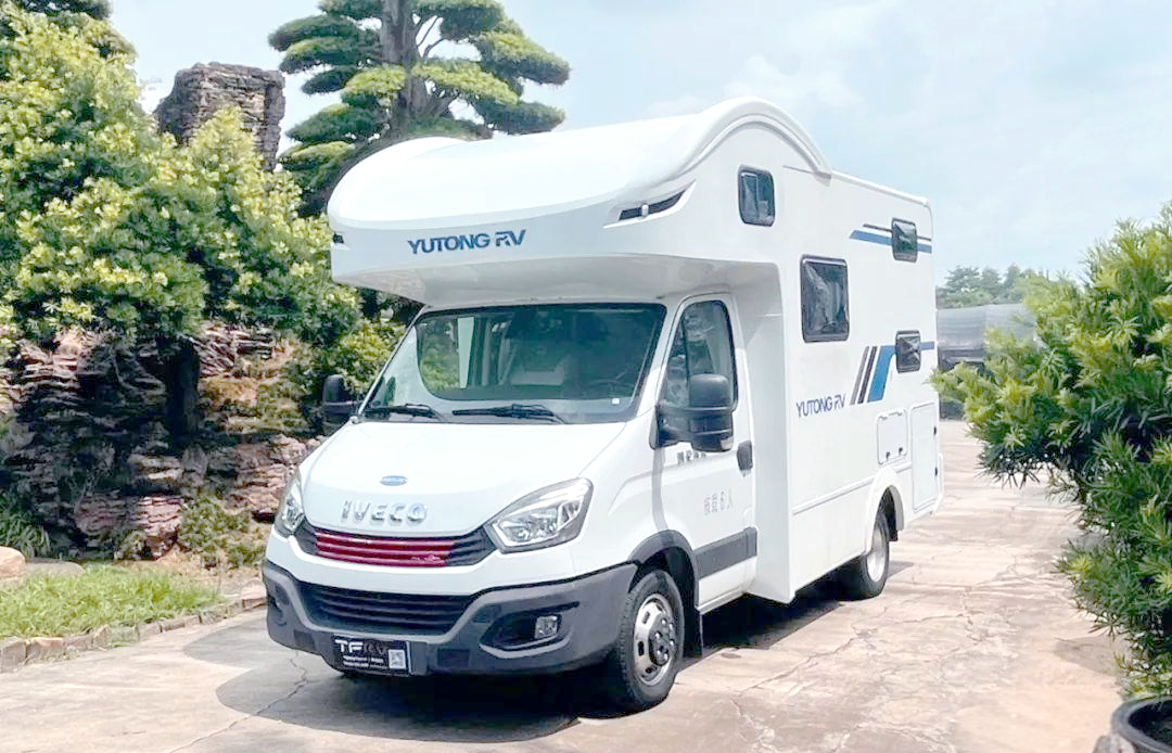 宇通c330大顶感恩版房车,配置齐全,舒适度极高,适合一家四口使用