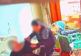 居委会回应94岁老人举报保姆虐待_保姆设嫌虐待婴儿_保姆虐待婴儿