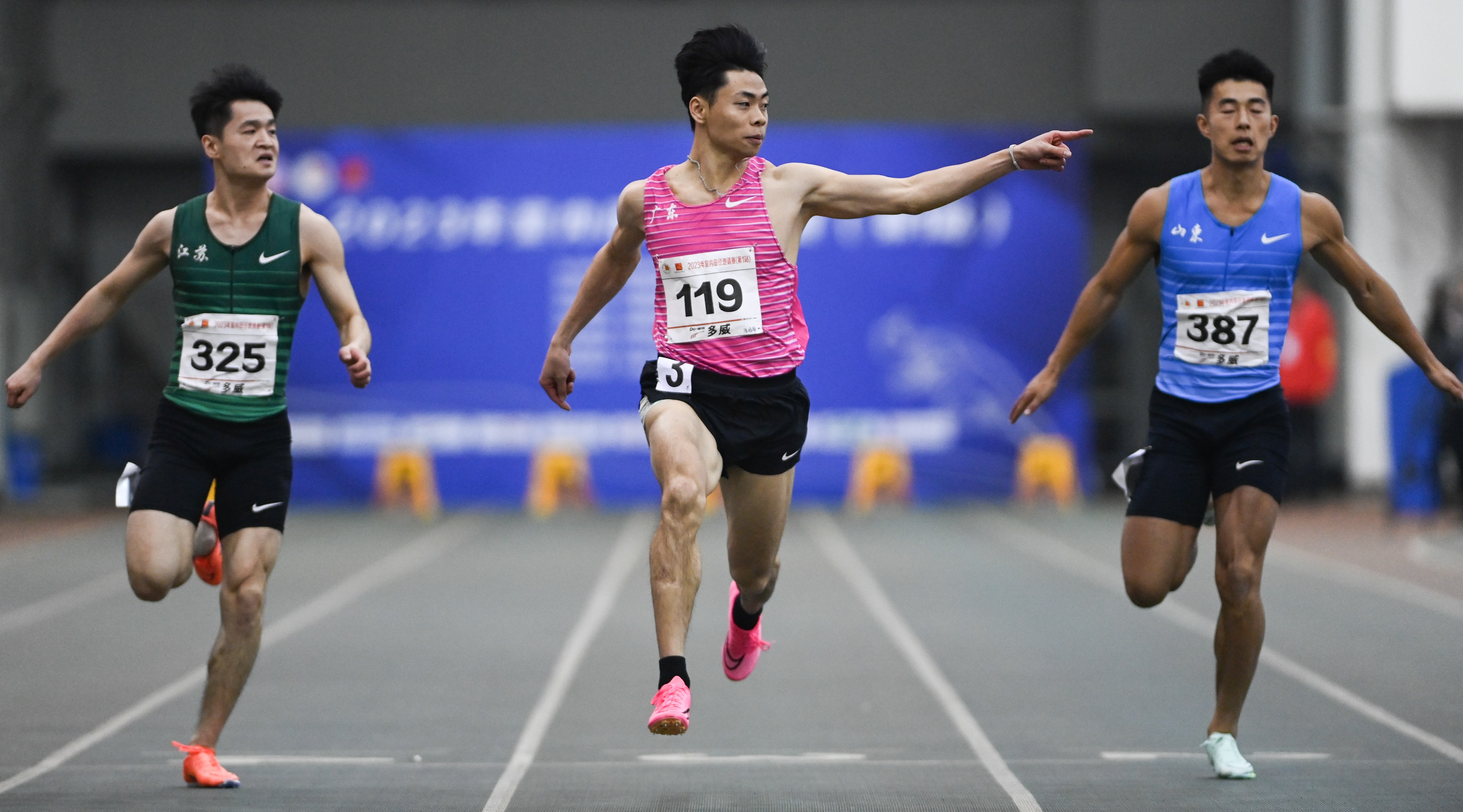 2023全国室内田径邀请赛开赛 陈冠锋男子60米夺冠