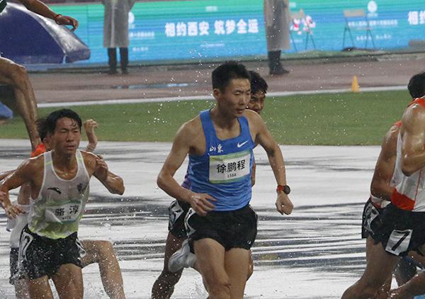 铁饼银牌;张耀荣,乔臻,朱晨斌,邓涵韬联手拿到男子4x400米接力铜牌