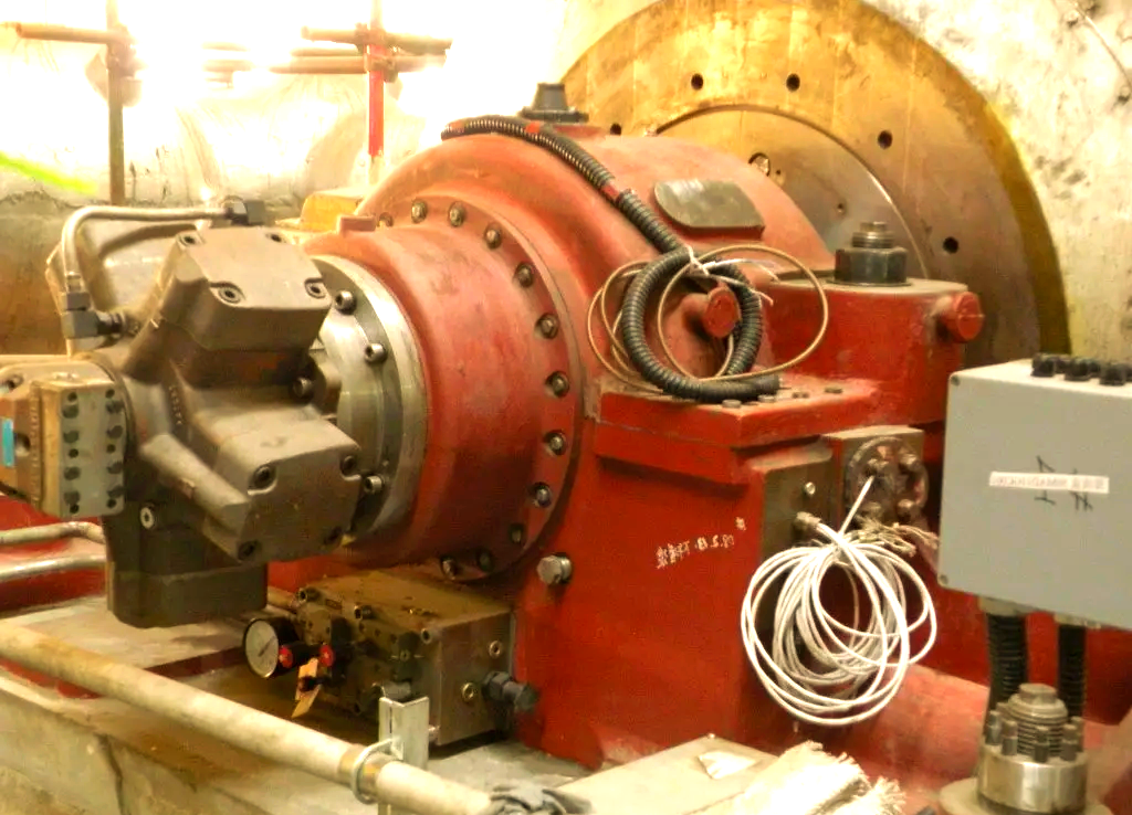 汽轮机液压盘车装置的结构特点与工作原理