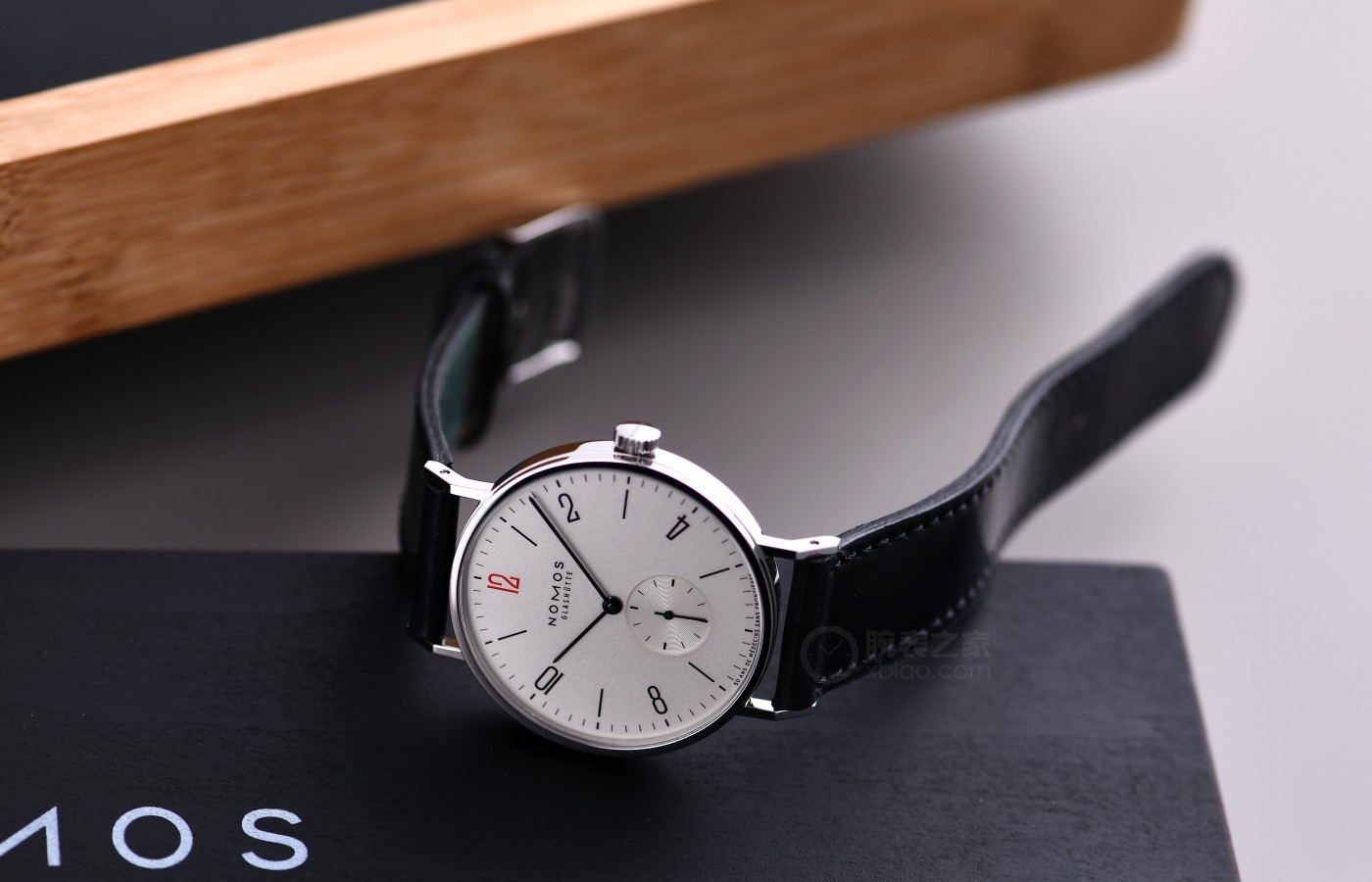包豪斯设计典范 nomos无国界医生特别款腕表