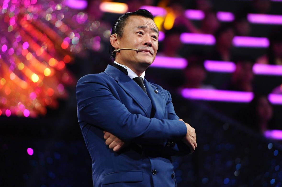 55岁周立波近况曝光,久居海外享悠闲生活,表白富婆妻子浓情惬意