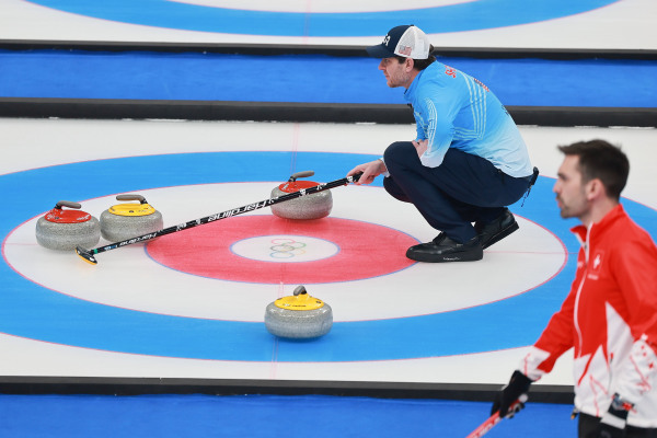 (北京冬奥会)冰壶——男子循环赛:美国队胜英国队