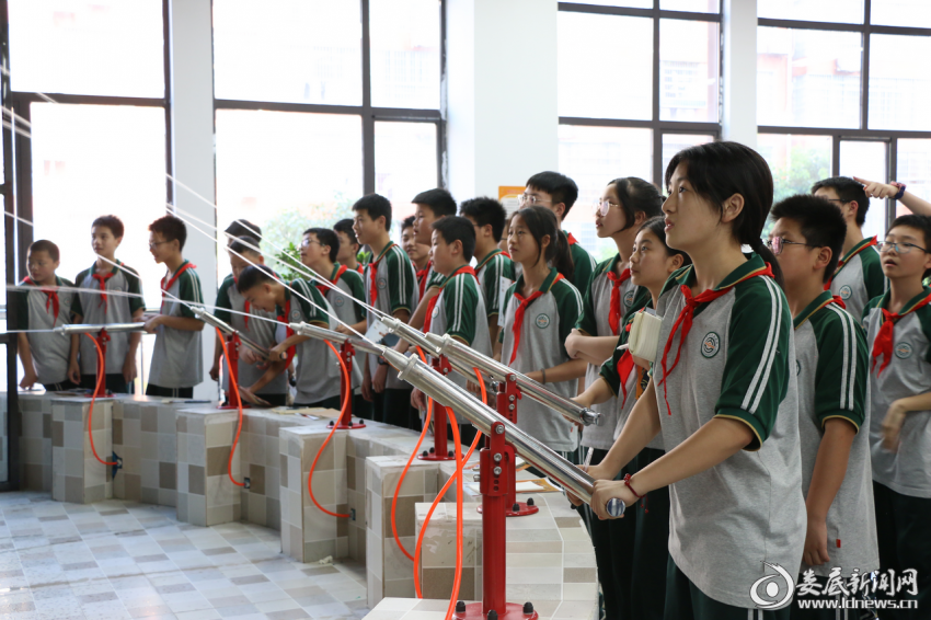 吉星中学走进安全警示教育馆开展 "沉浸式"体验