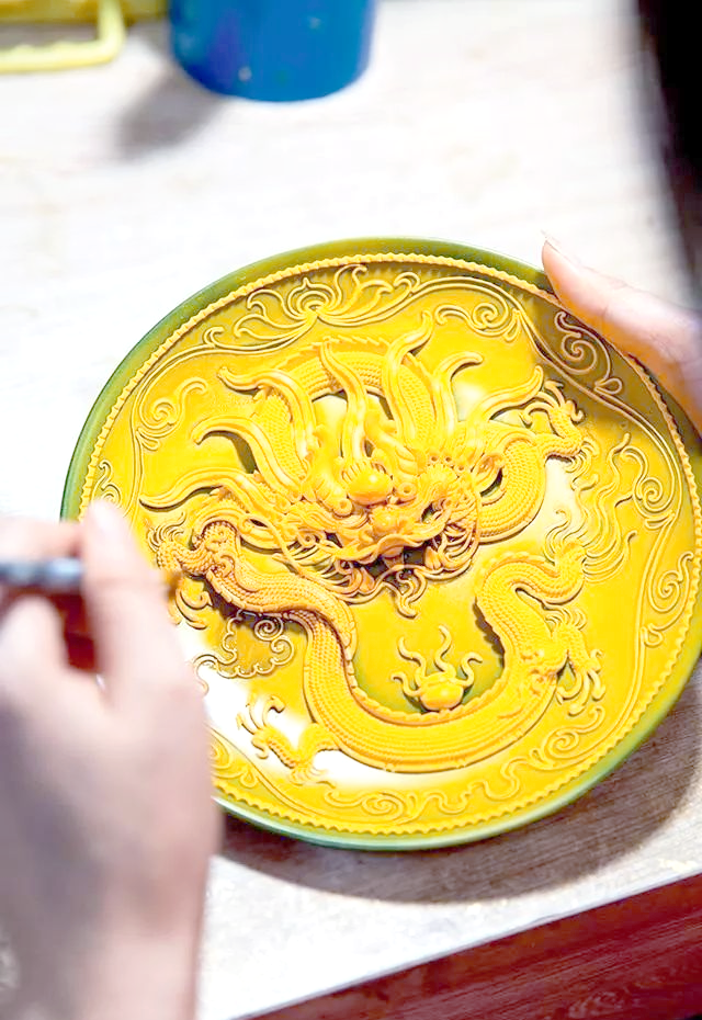 厦门漆线雕技艺:精细漆线打造多彩雕饰