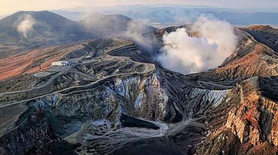 日本阿苏山火山大喷发