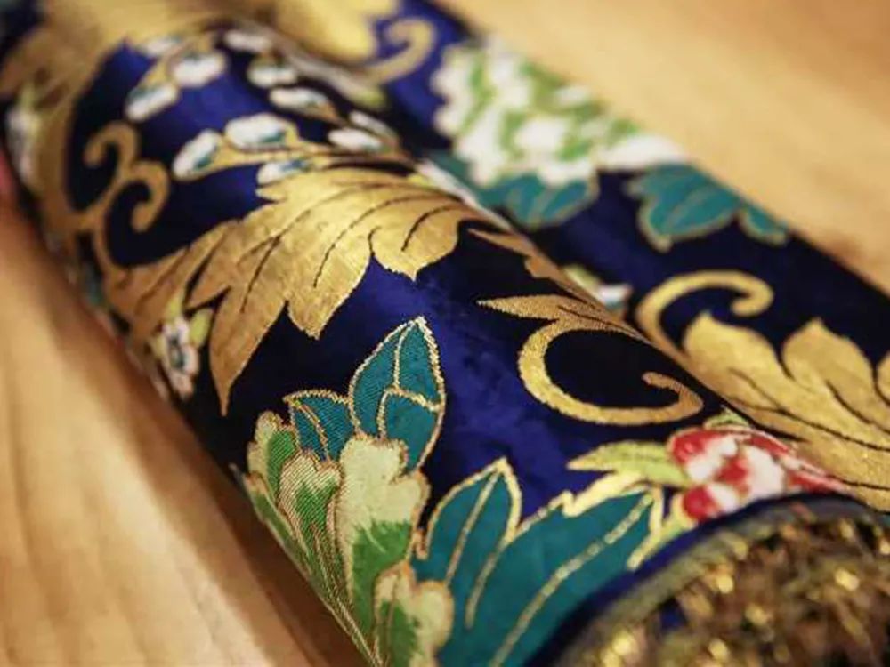 明制国风汉服,重现"寸锦寸金"南京云锦,绚丽华美