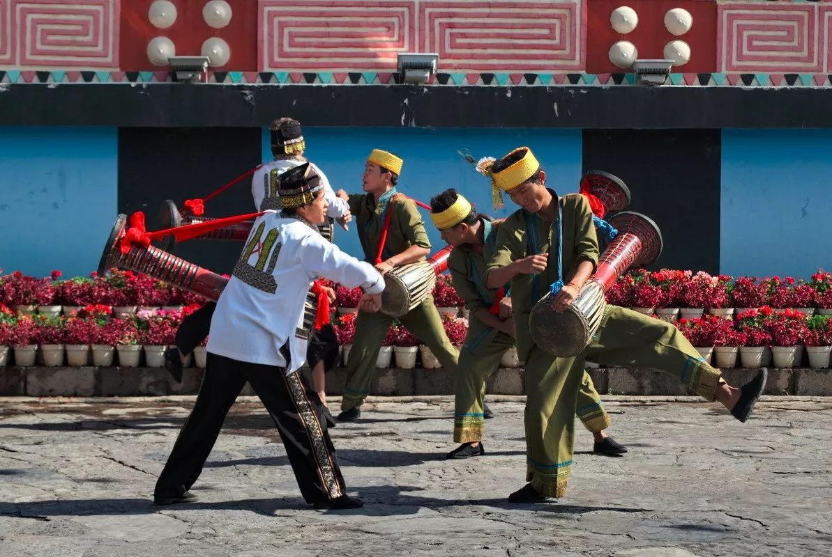 象脚鼓韵乐舞欢腾