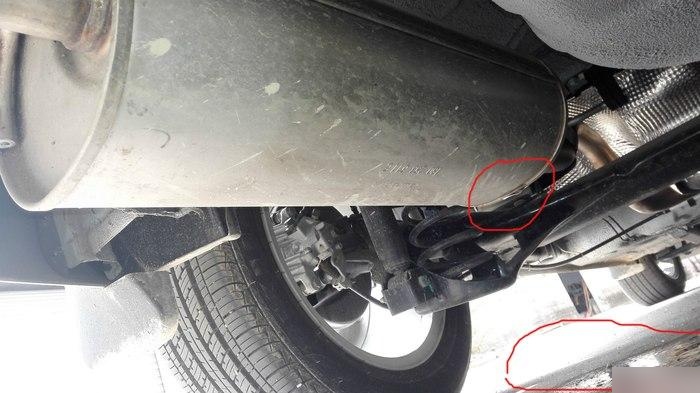 以下是宝来车上常见的几个排水孔设置位置:车门排水孔通常被设置在