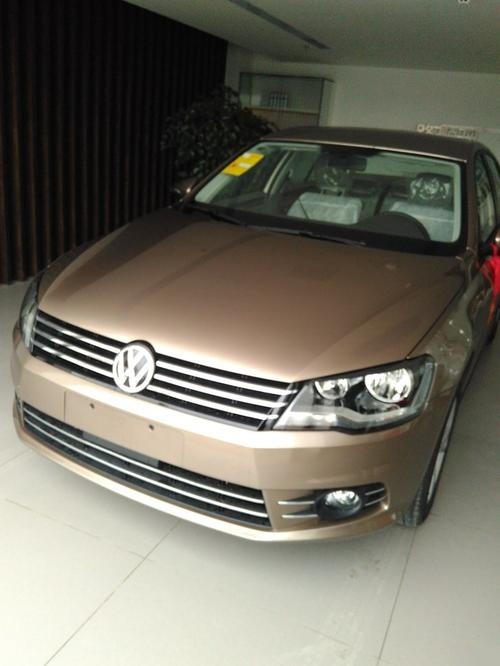 2014新宝来自动舒适型是什么金色