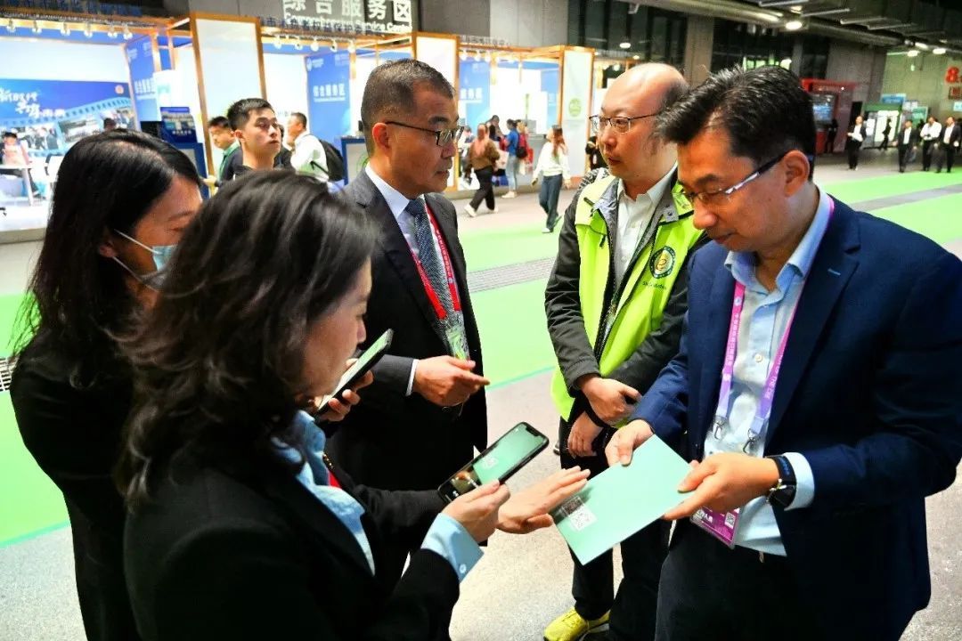 进博·单一窗口|国口办副主任党晓红慰问"单一窗口"服务站工作人员,并