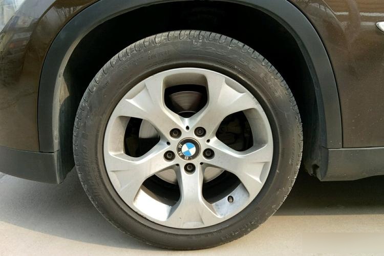 宝马x1原厂轮胎是什么牌子