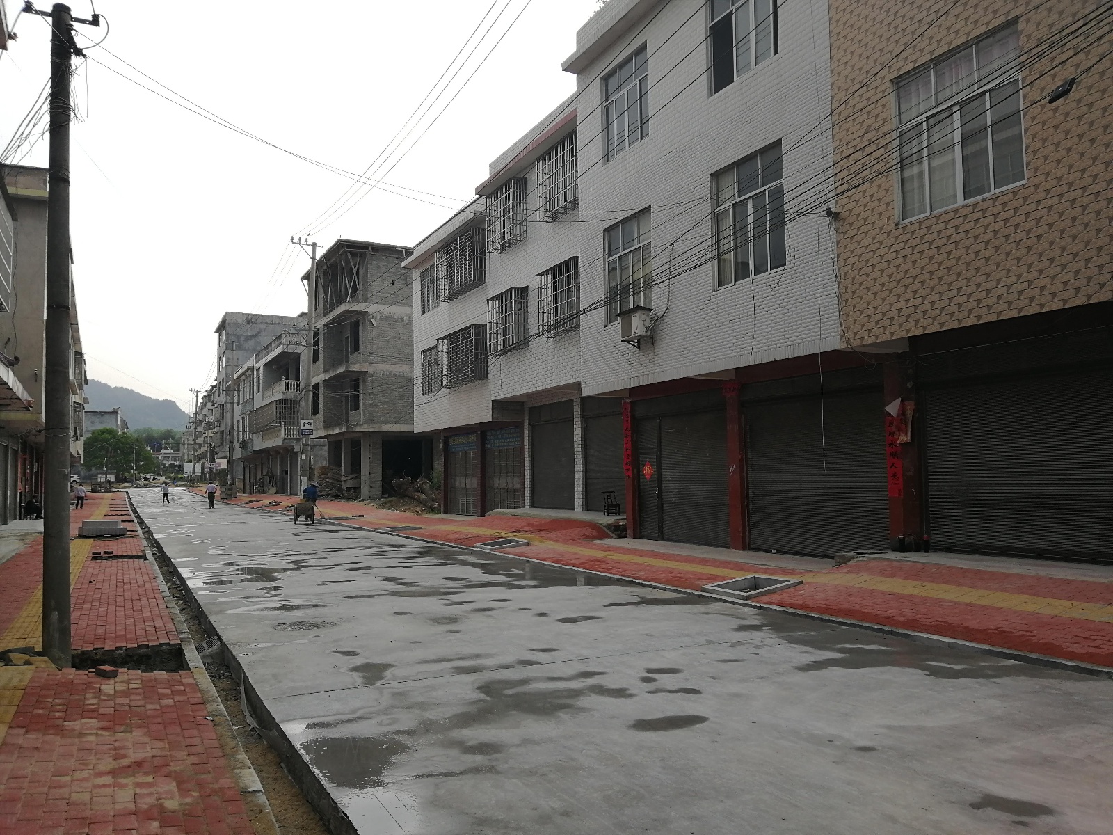 五里镇大力推进民生道路工程建设