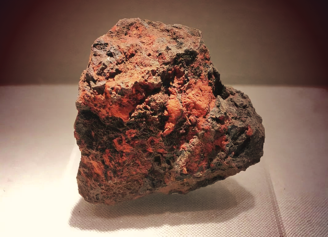 赤铁矿:一种重要的矿石矿物介绍及特征概述