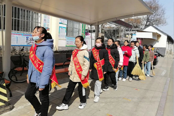 潍城区北门大街小学开展学雷锋做好事志愿服务活动