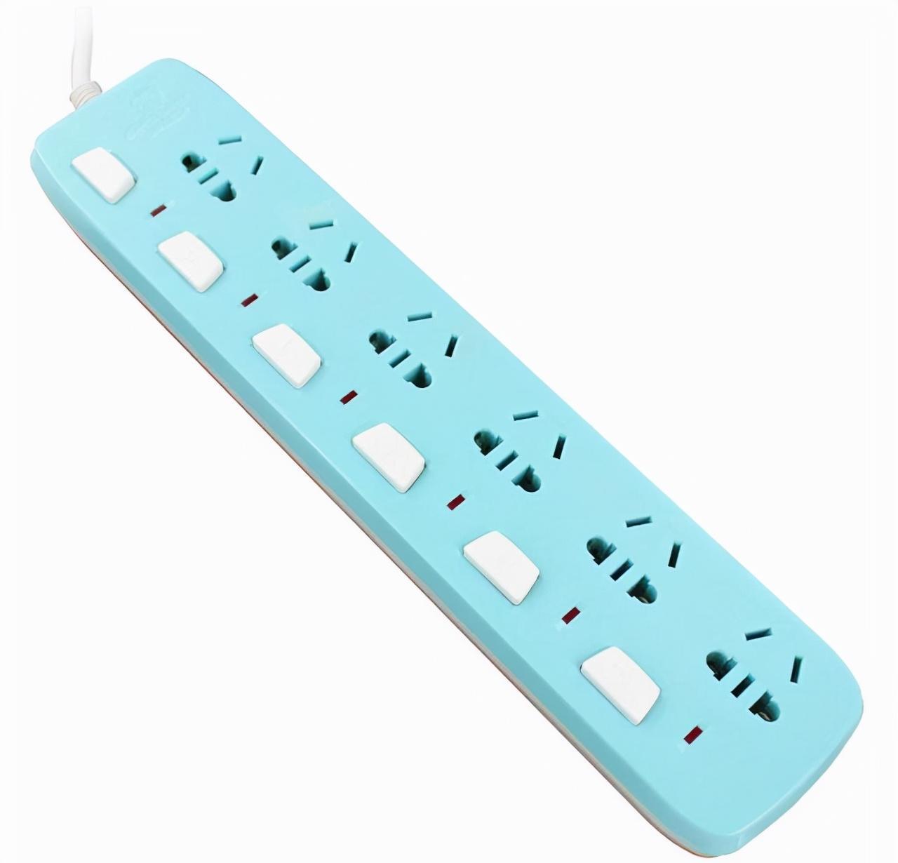 万能插排被国家禁止使用12年,仍屡禁不止,多数家庭都不知其危害