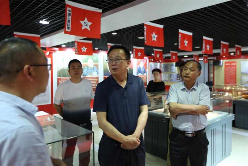 甘肃省委党史研究室主任刘正平调研基层党史工作及帮扶村脱贫攻坚工作