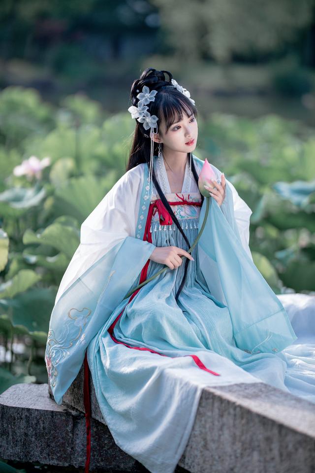 穿着汉服的年轻人,都有哪些穿搭小贴士?