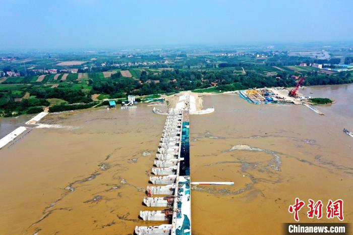 湖北汉江雅口航运枢纽工程破堰分流