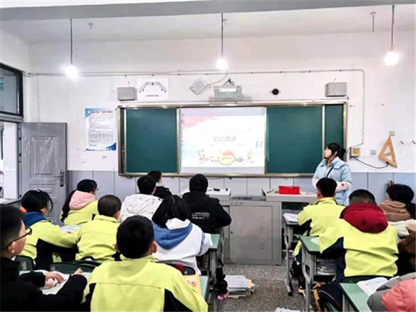 荥经县严道二中开展纪念"一二九"学生爱国运动主题教育活动