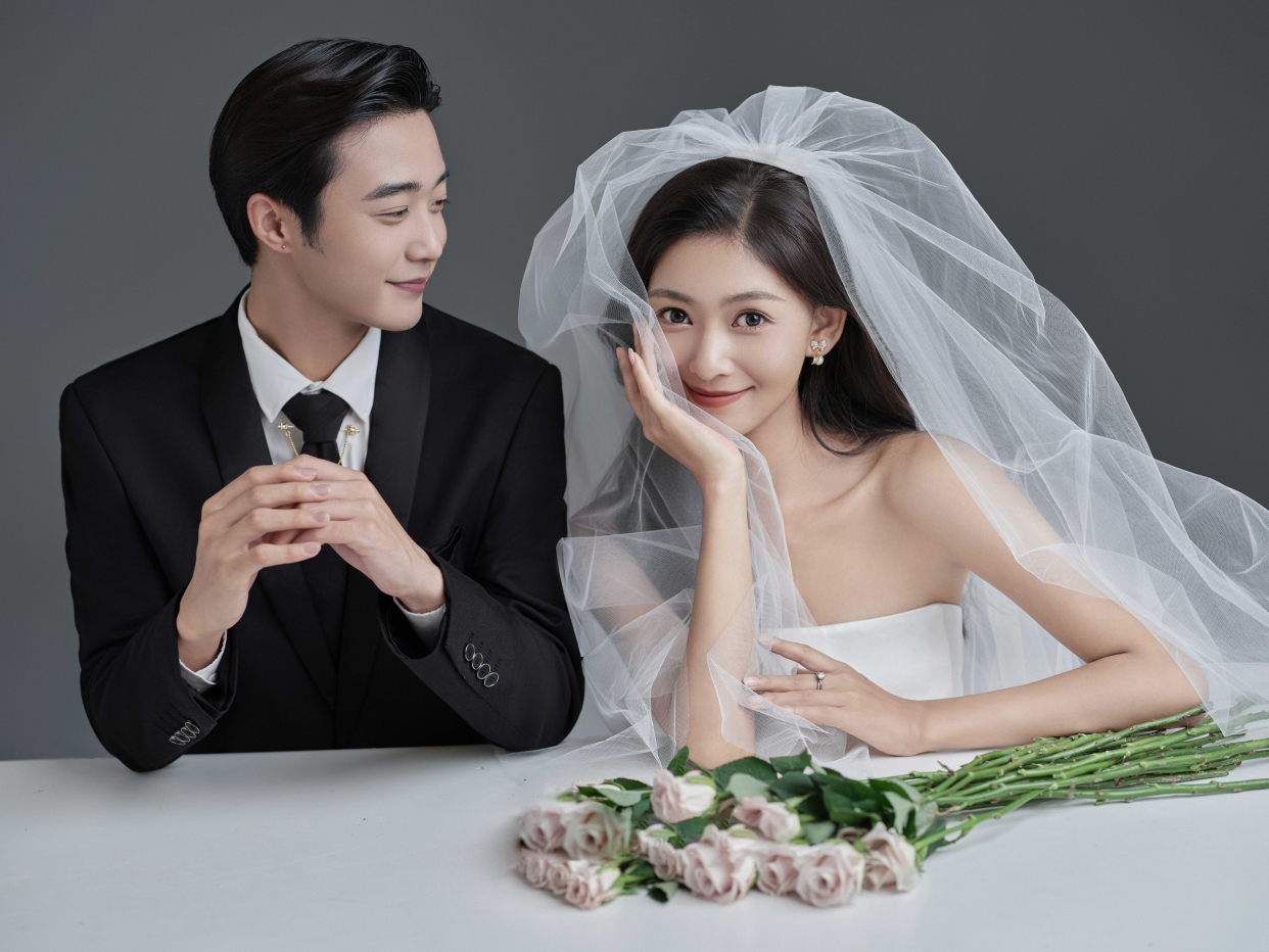 极简婚纱照:郑州拍婚纱照摄影工作室前十名