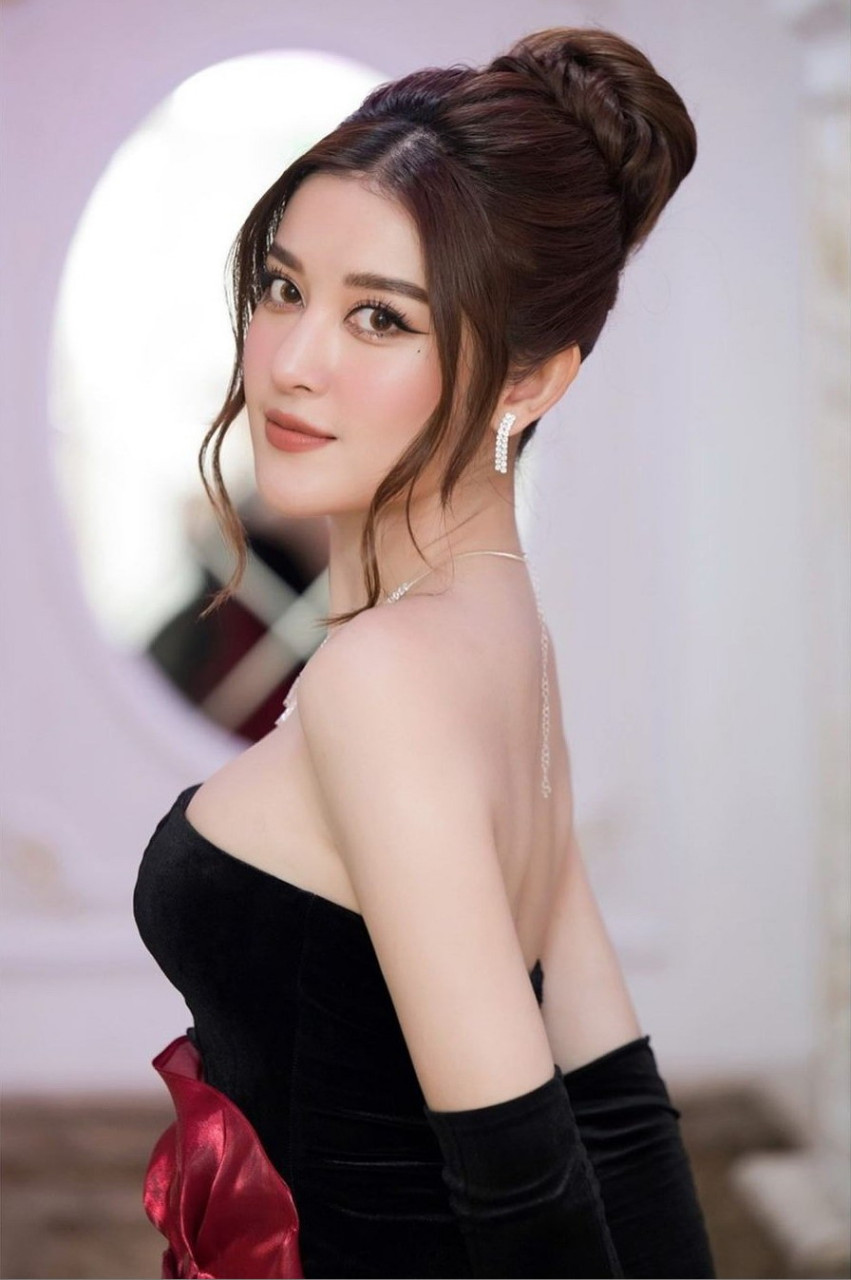 越南美女阮陈玄媚nguyentran的福利图,她是专业模特,凭借着绝美的容颜