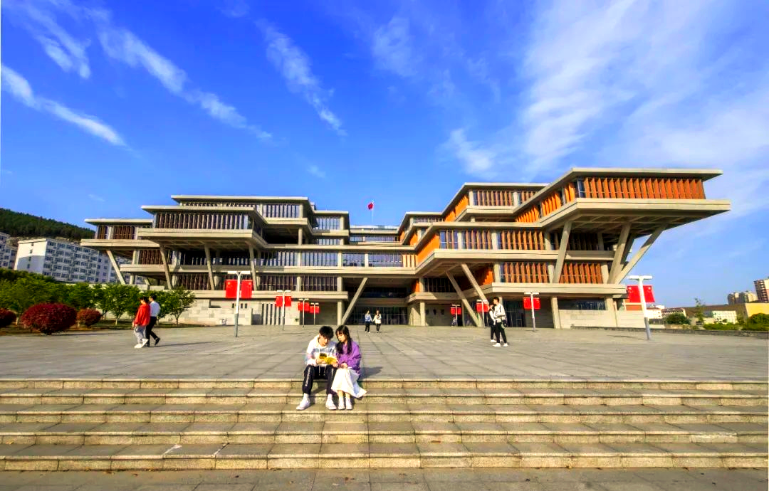 江苏建筑职业技术学院:自然美景与美食校园之旅