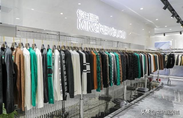 大白鲨衣服专卖店图片