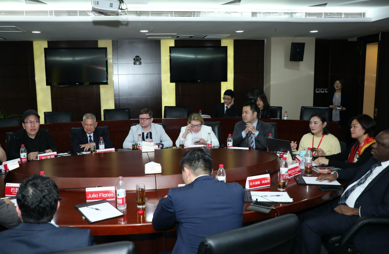 刘泽黎与多国大使达成跨境电商共识