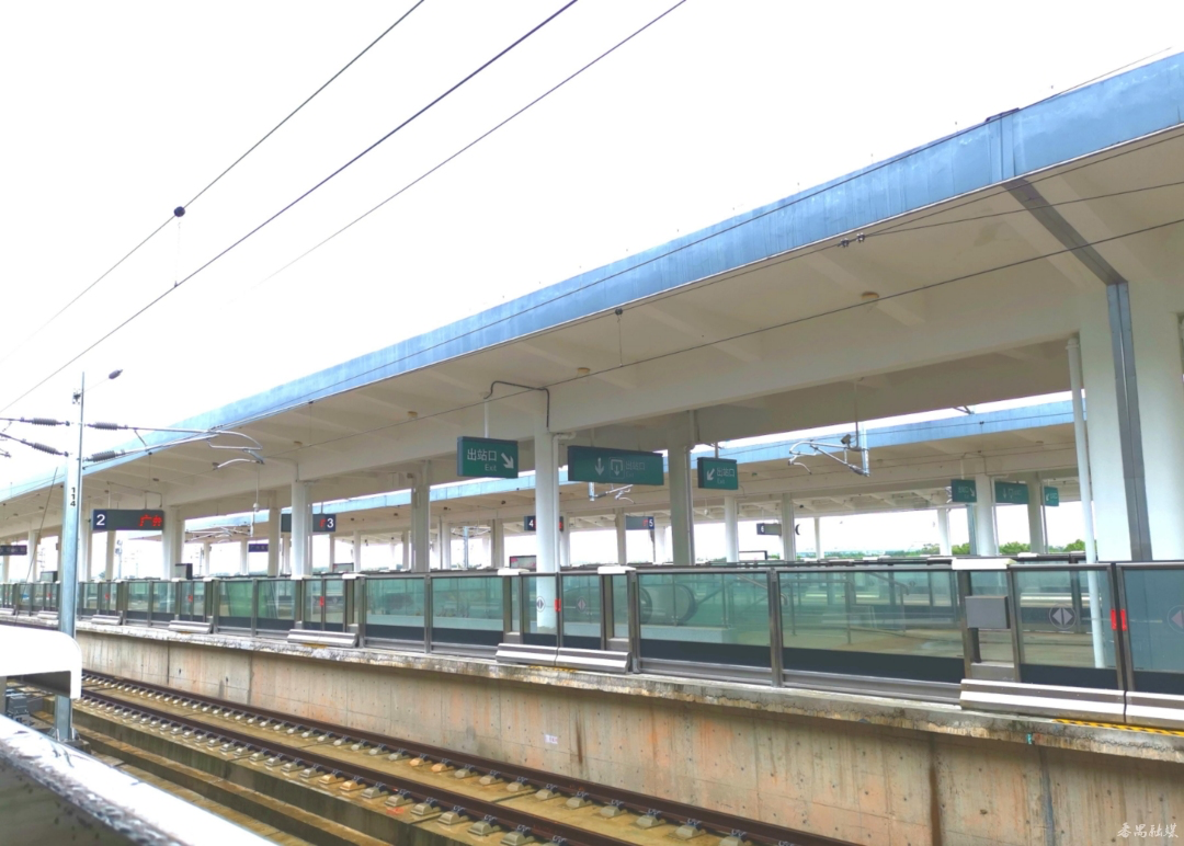 广州莲花山站站台02多条城际线路将支持刷卡或扫码乘车据悉,莞惠城际