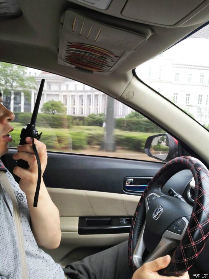 在自驾游中如何正确使用对讲机呢?