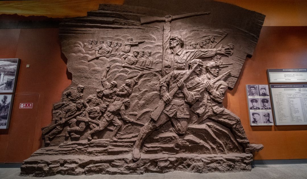 南梁精神与群众领袖的人格魅力