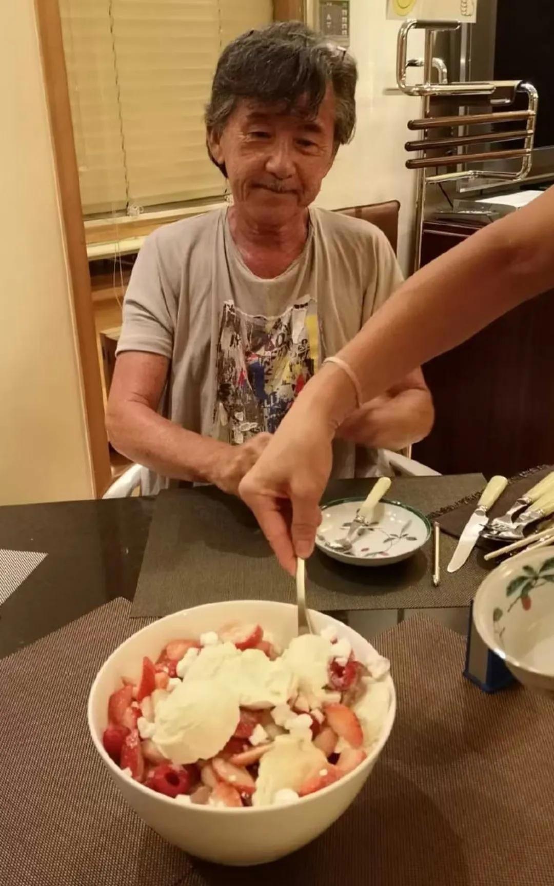 林子祥儿子携妻女与父亲在马来西亚旅游64岁叶倩文罕见同框