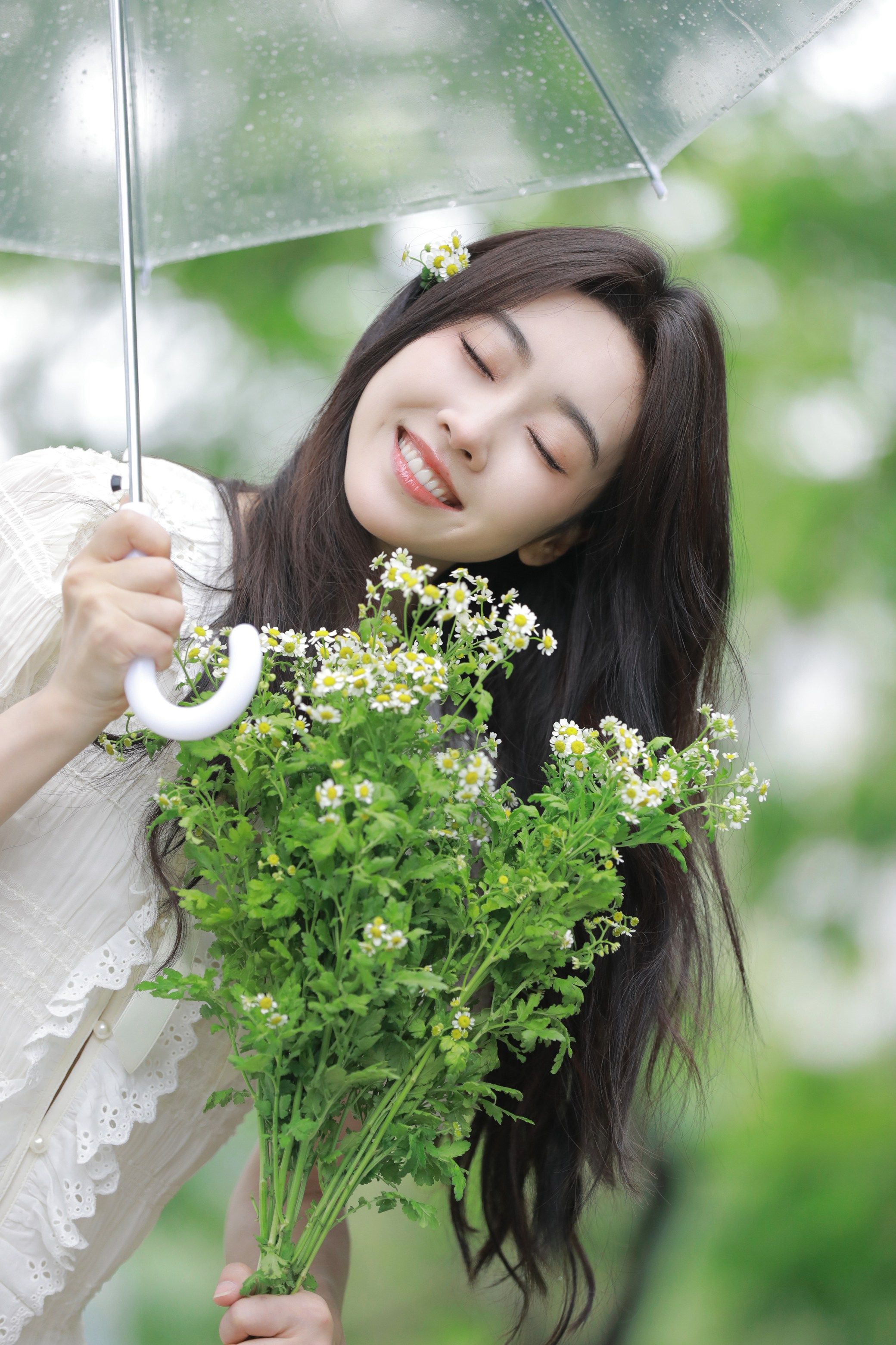 宣璐白色连衣裙甜美可爱写真