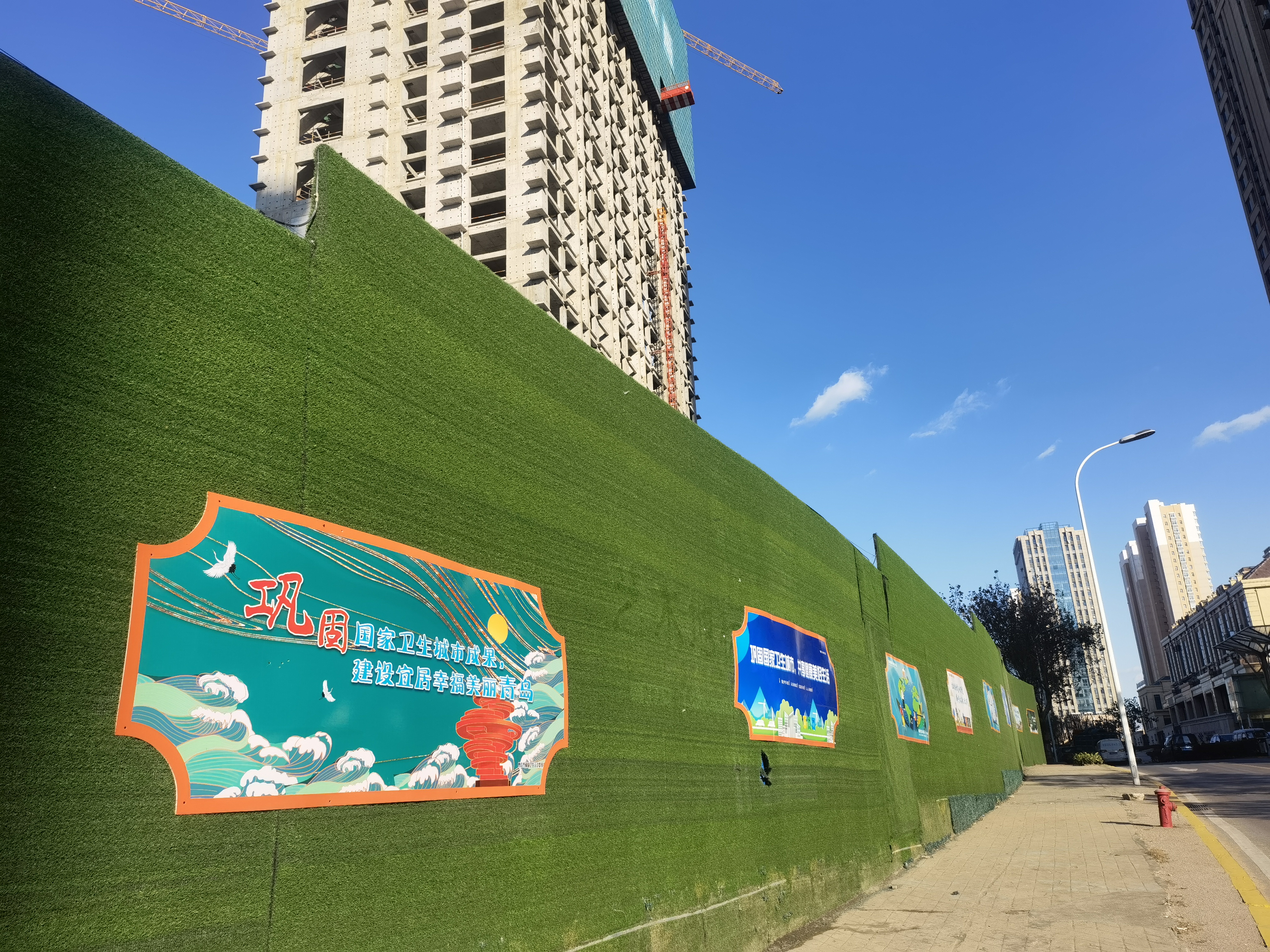 围挡绿色仿真草皮(围挡草坪多少钱一米)