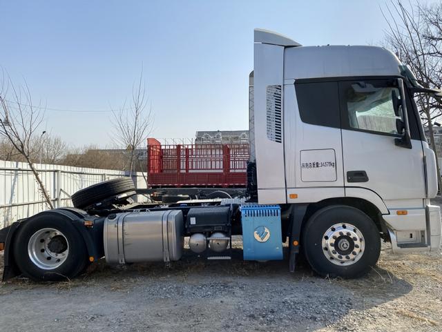 福田欧曼est-a 4*2快递牵引车 平地板 康明斯 采埃孚 舒适又省油