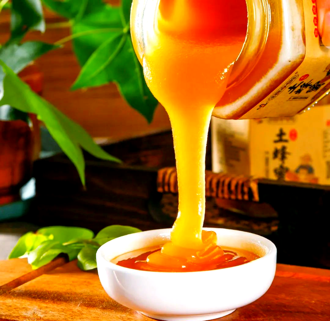 蜂蜜要放冰箱还是常温夏天(蜂蜜要放冰箱冷藏么)