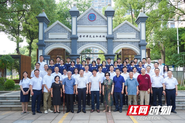 长沙市第六中学加挂校名"长沙市兑泽中学"