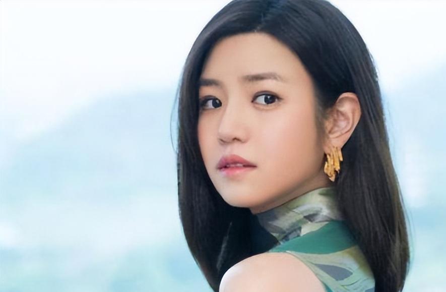 曝陈妍希拍戏时出轨,甜蜜喂食不避嫌,男方是刚火起来的三字男星