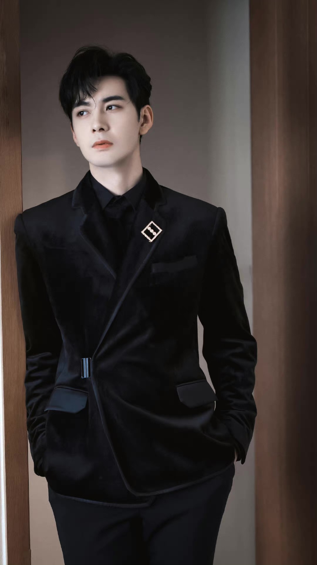 陈星旭新剧发布剧照,霸总感扑面而来,这才是男主脸!