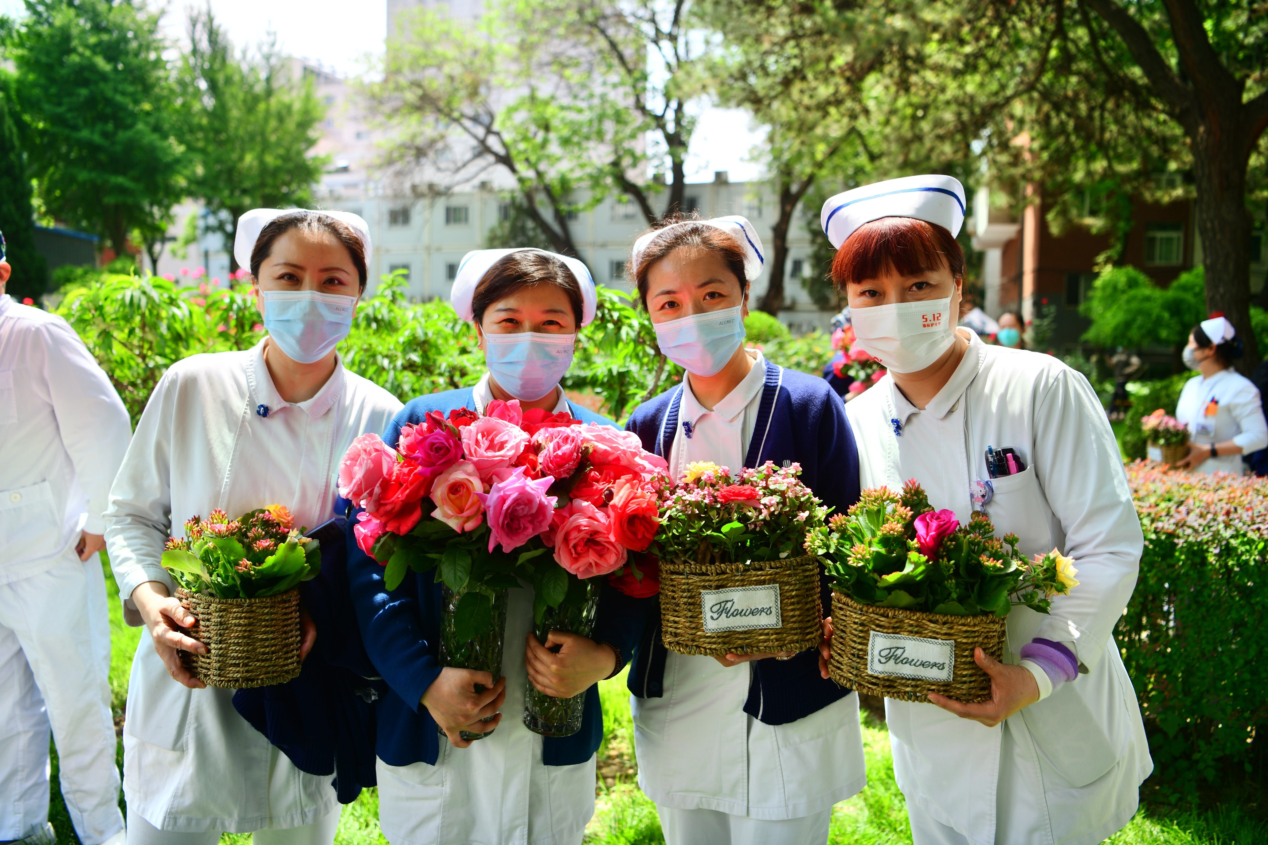 国际护士节,鲜花献给白衣天使