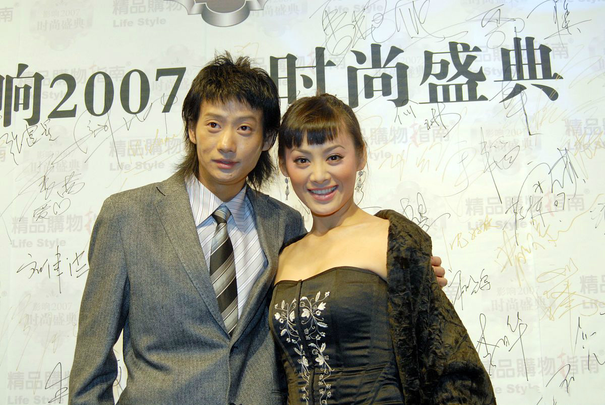 宁静弟弟舜天齐,小时候把宁静推进粪坑,出道时让姐姐伤透脑筋